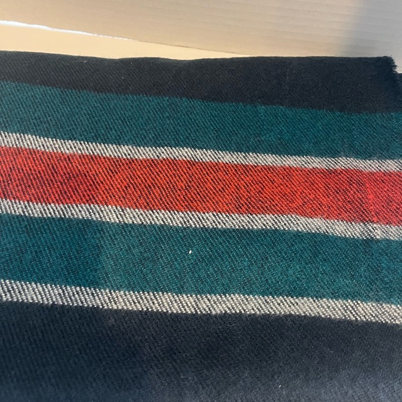 NWT OLD NAVY WOMEN'S PLAID FRINGE SCARF - Picture 5 of 5